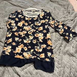 Lauren Conrad flowy floral top!